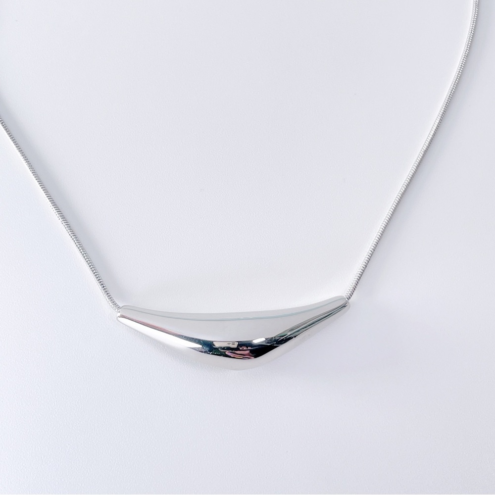 Collarbone Organic Goop Pendant Clavicle Silver Necklace